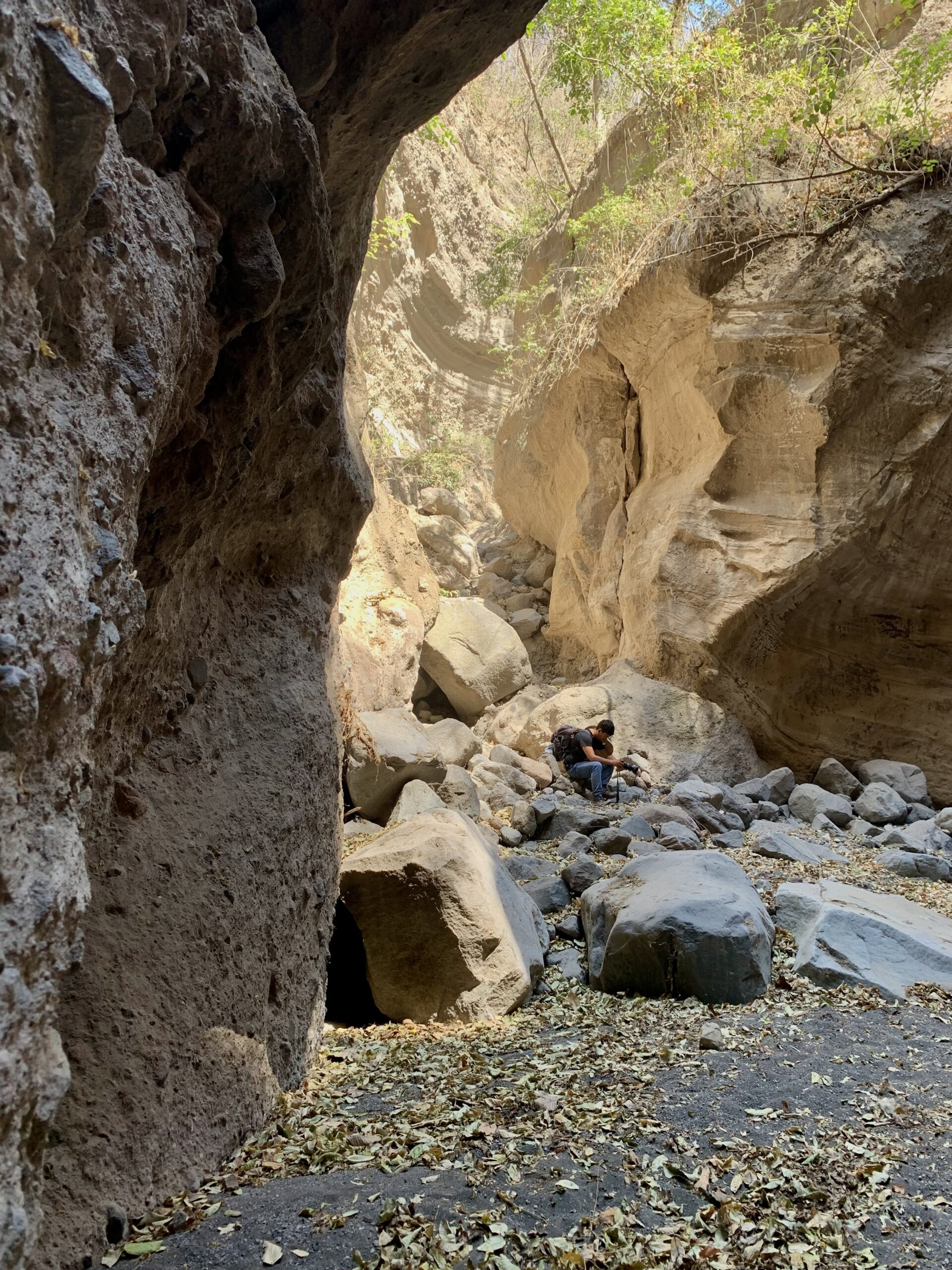 Fotógrafo en los cañones de Comala